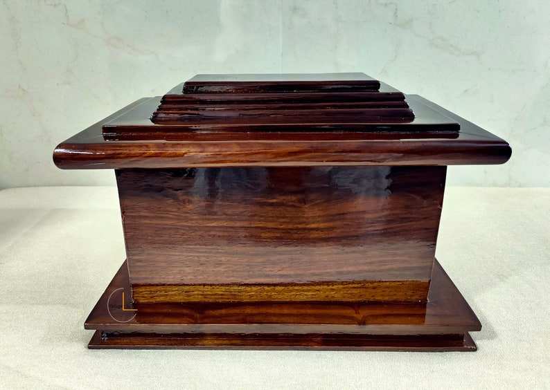 Urn Lacquered